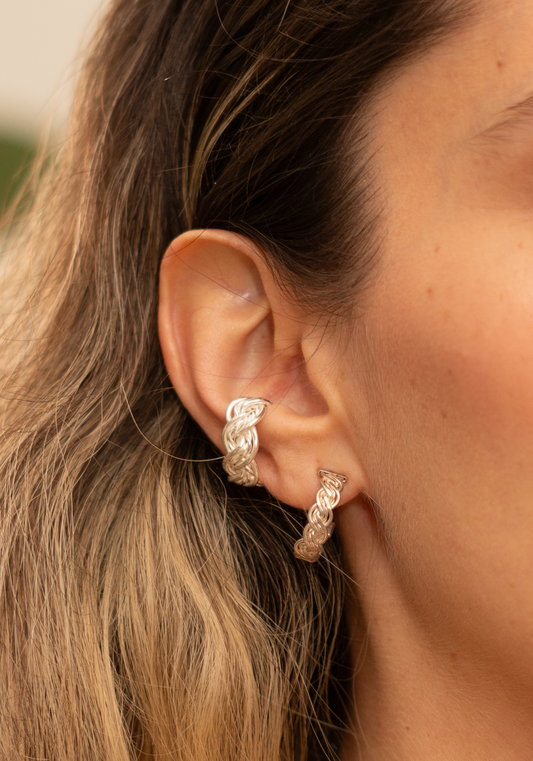 Aretes Tamara: Arte en Plata Trenzada para tu Elegancia