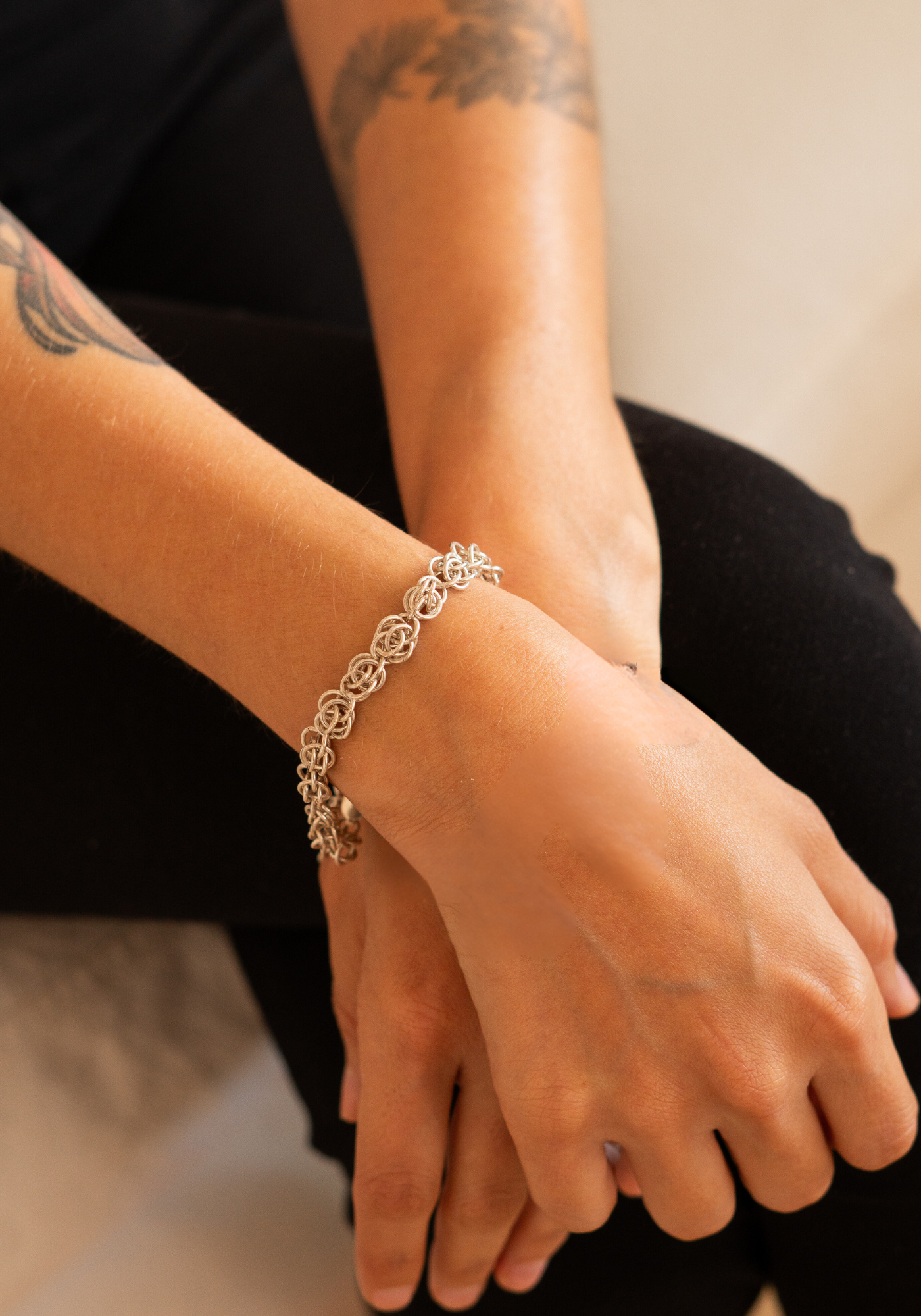 Pulsera Bellota: Diseño Orgánico y Artesanía en Plata 950