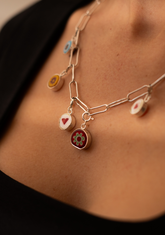 Collar Fiora: Estilo Contemporáneo y Versátil en Plata 950