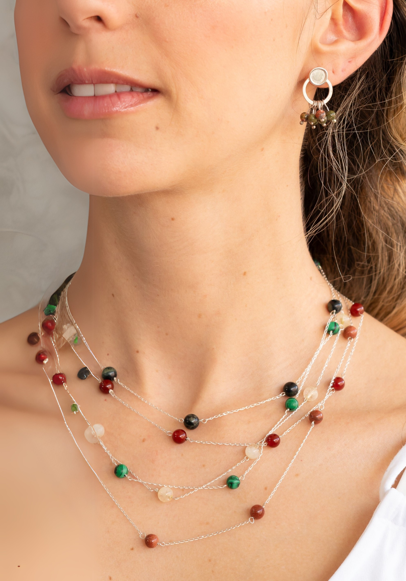 Collar Zira: Elegancia Natural en Cada Movimiento