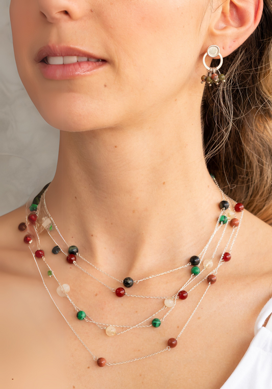 Collar Zira: Elegancia Natural en Cada Movimiento