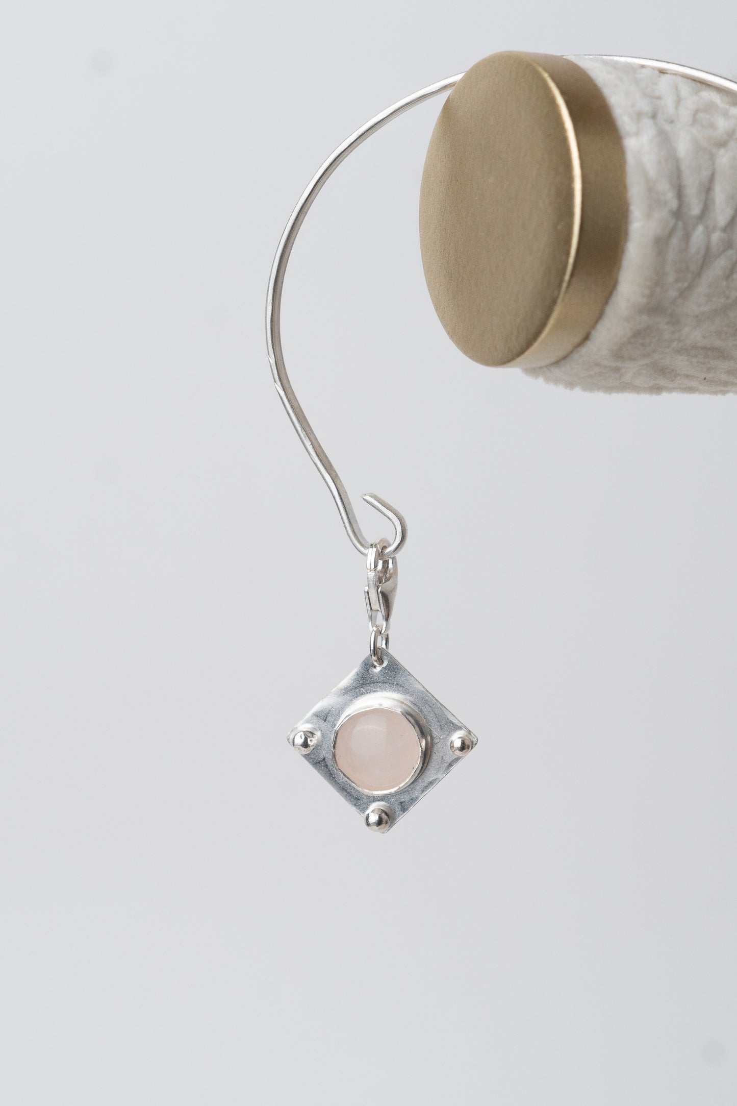 Dijes Aira: Geometría y Color en Plata 950