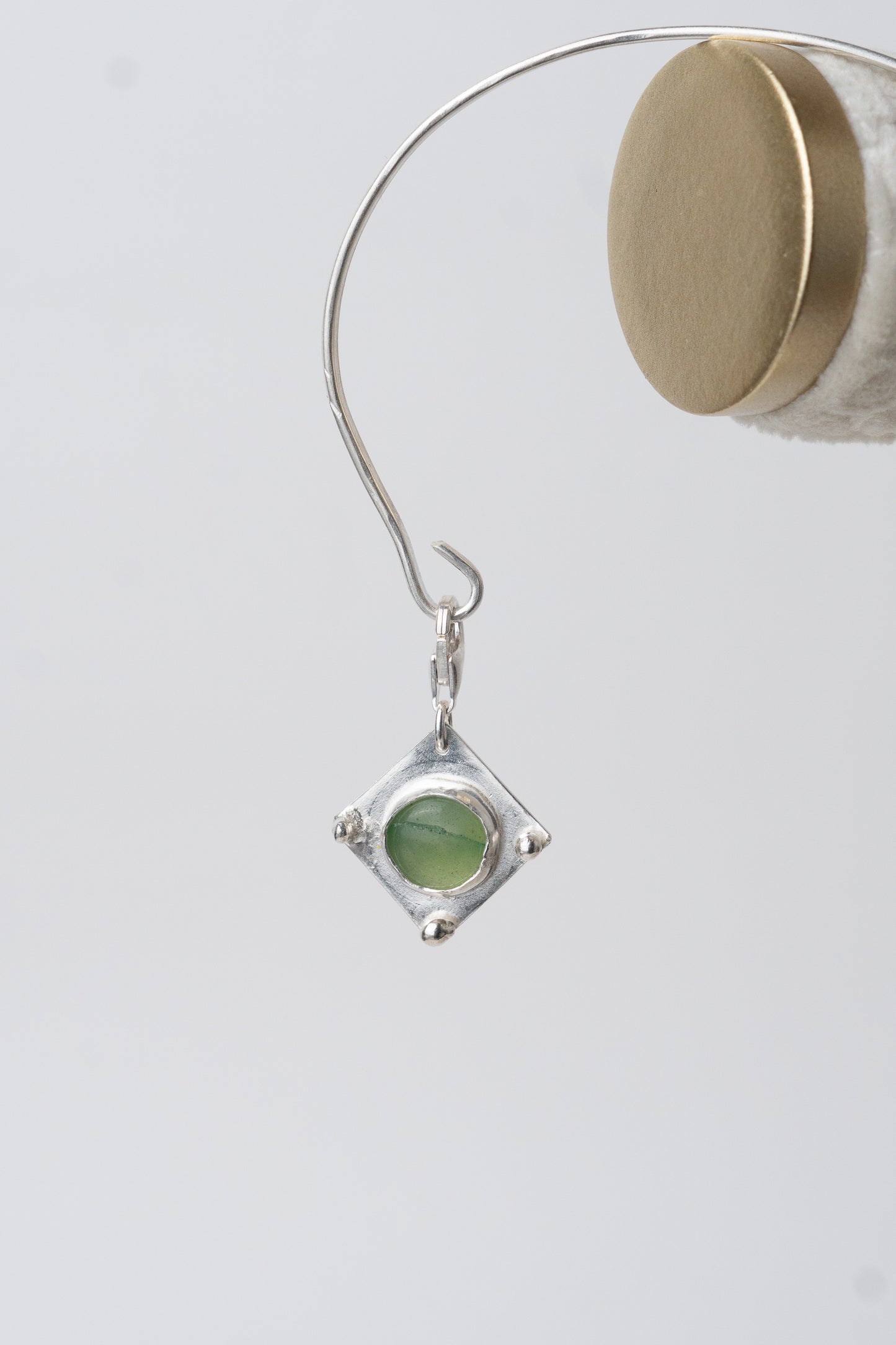 Dijes Aira: Geometría y Color en Plata 950